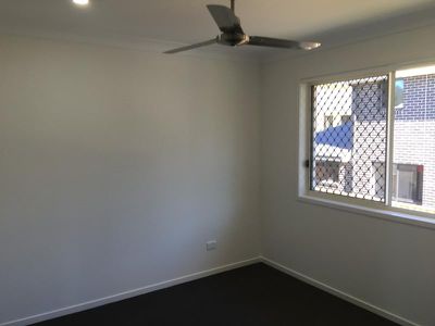 1 / 38 Gullwing Street, Upper Coomera