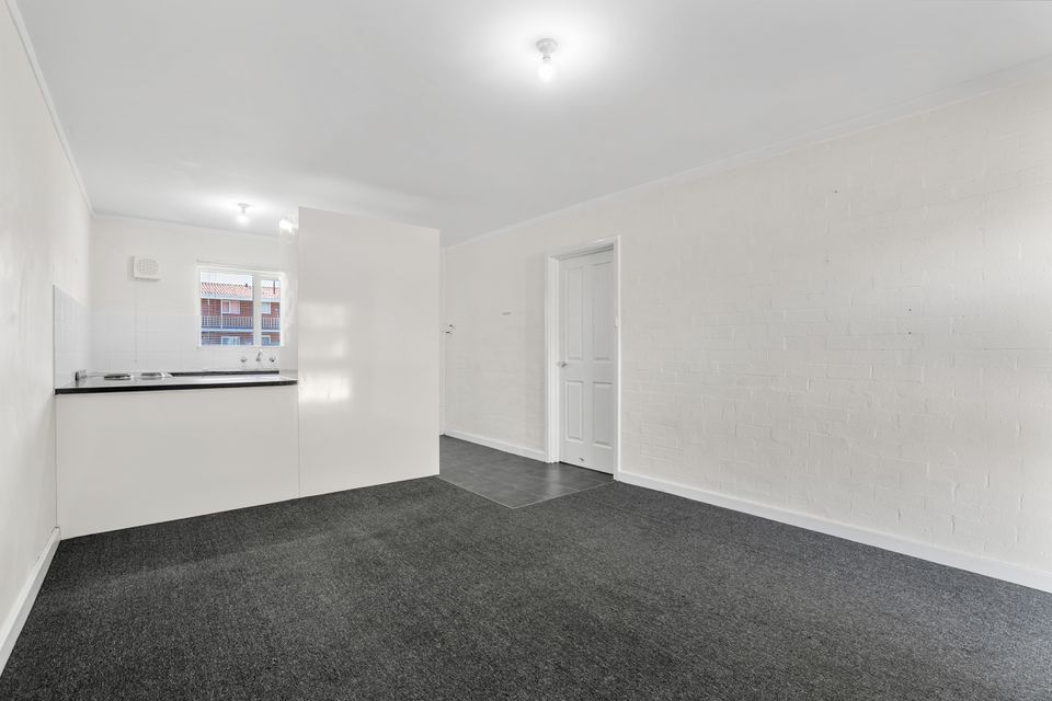 2 / 15 Corvus Place, Rockingham
