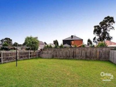 8 Chauncy Way, Lynbrook