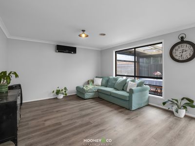 4 Canmore Street, Cranbourne East