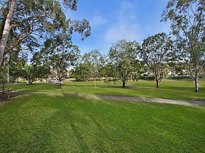 16 Stellaris Way, Rochedale South