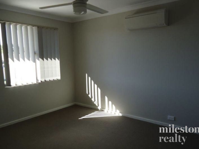 1 / 25 Pilkena Street, Tom Price