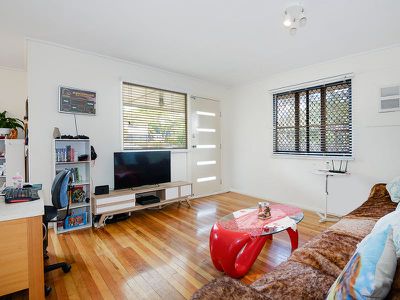 32 Karina, Gailes