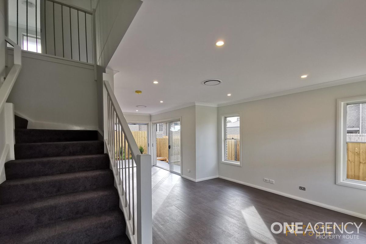 28 STONEMASON DRIVE, Norwest