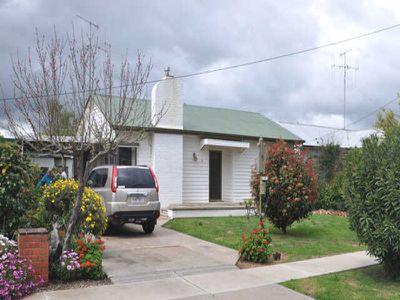 9 Lyall Ave, Kerang