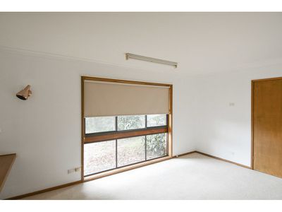 4 Oak Court, Horsham