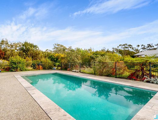 Small Acreage - Large Modern Home - Desirable Location image 17