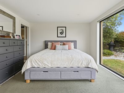 10 Reece Street, George Town