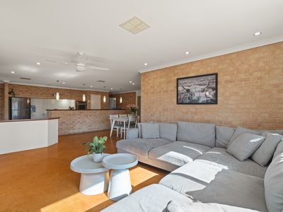 2 Stenton Gardens, Kinross