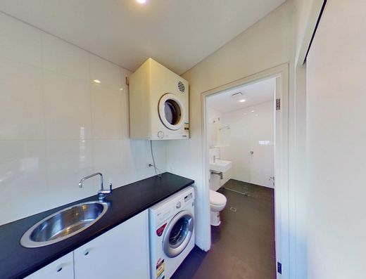 Modern Studio Apartment in Noosaville  image 7