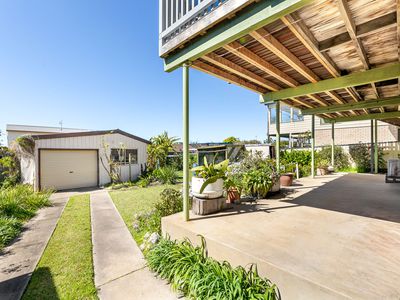 28 Sunset Boulevard, Kianga