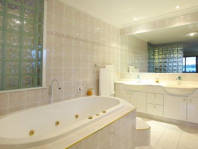 39 Glenwater Crescent, Helensvale