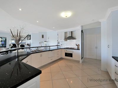 4 Dolphin Ct, Woodgate