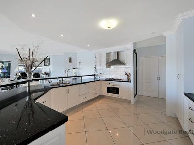 4 Dolphin Ct, Woodgate