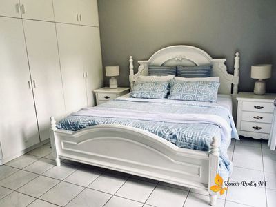 8 / 9 Hogan Court, Gray