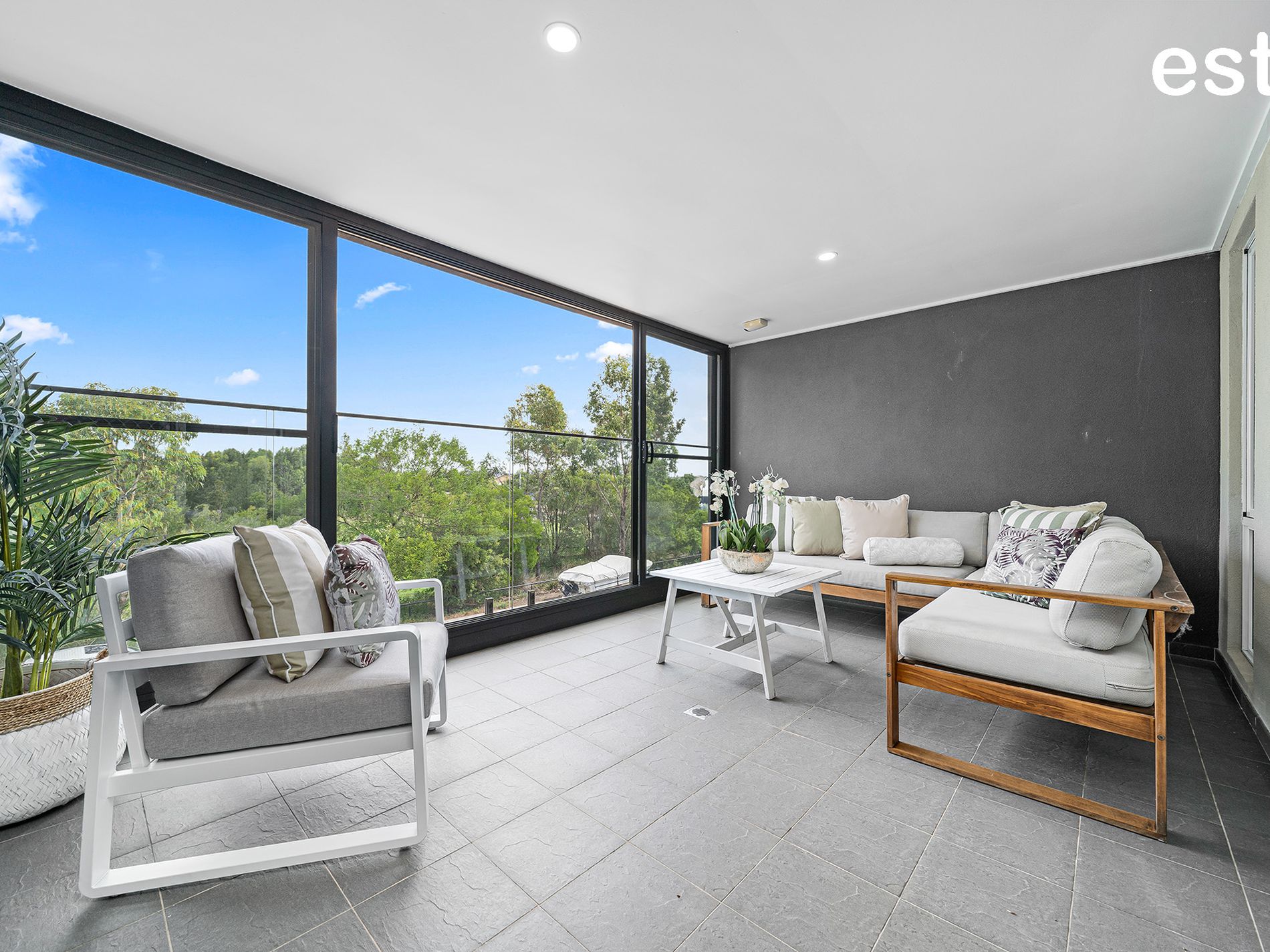 230 Greenview Parade, The Ponds