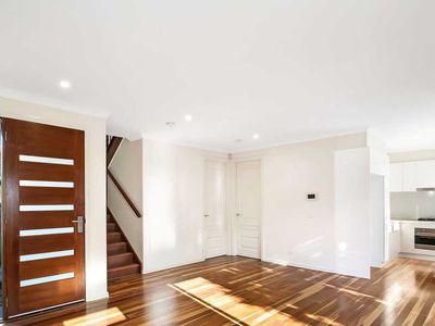 2 / 4 Fortune Street, Box Hill North