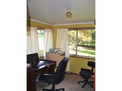 107 Lakeside Avenue , Mount Beauty
