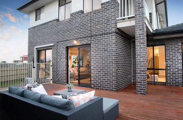 2 / 8 Gretna Court, Greenvale