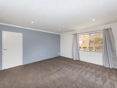 4 / 60 Trinculo Place, Queanbeyan East
