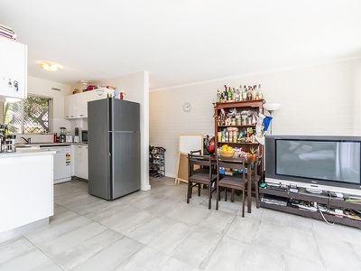 2 / 24 Baldwin Street, Como