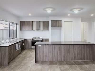 27 Kutjera Street, Manor Lakes