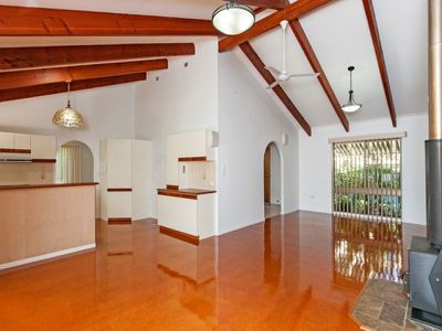 106-110 Velvet Street, Pine Mountain