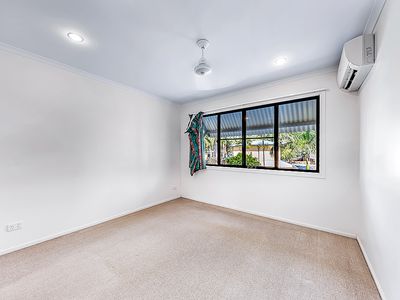 8 / 16 Beach Road, Cannonvale