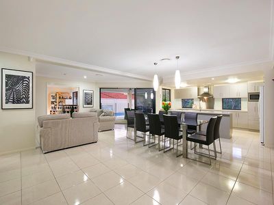 27 The Crescent, Underwood