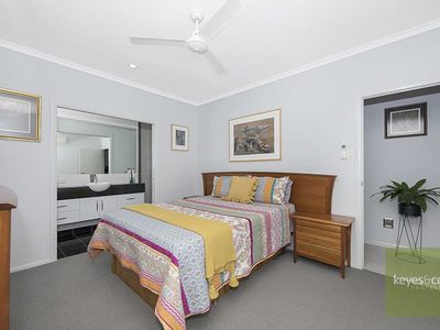 11 Pebblestone Drive, Kirwan