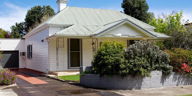 24 Kirkland Ave, Euroa