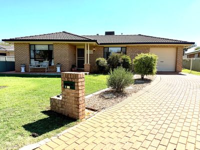 11 Tulloch Place, Dubbo