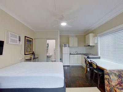 3 / 4 Gloucester Avenue, Dubbo