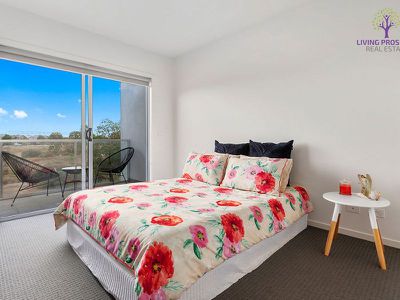 3 / 12 La Rochelle Boulevard, Point Cook
