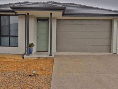 4 / 55 The Vines Drive, Normanville