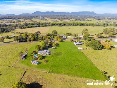 490 Beechwood Road, Beechwood