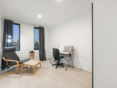 21 Livorno Boulevard, Piara Waters