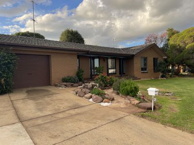 72 Blumer Avenue, Griffith