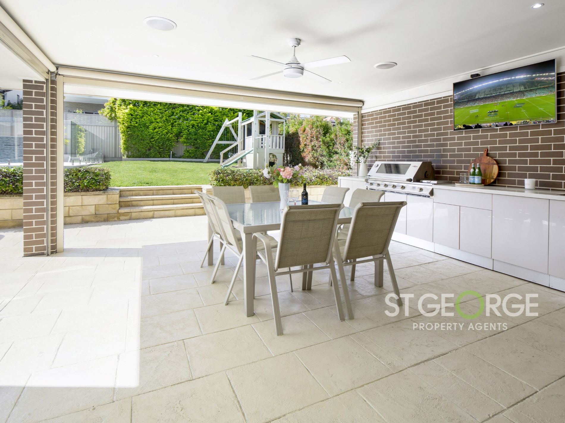 14 Rocklea Crescent, Sylvania