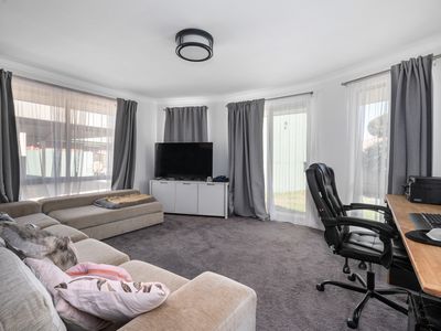 10 Siberia Close, Hannans