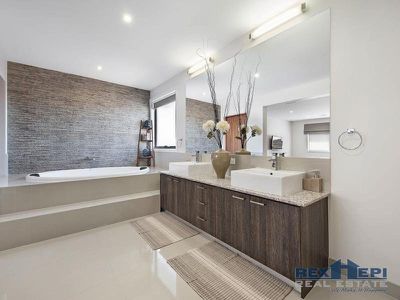56 Linden Tree Way, Cranbourne North