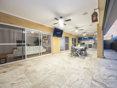 5 Scarlet Close, Tapping