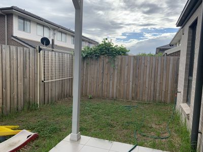 60 Ingleburn Gardens Drive, Bardia