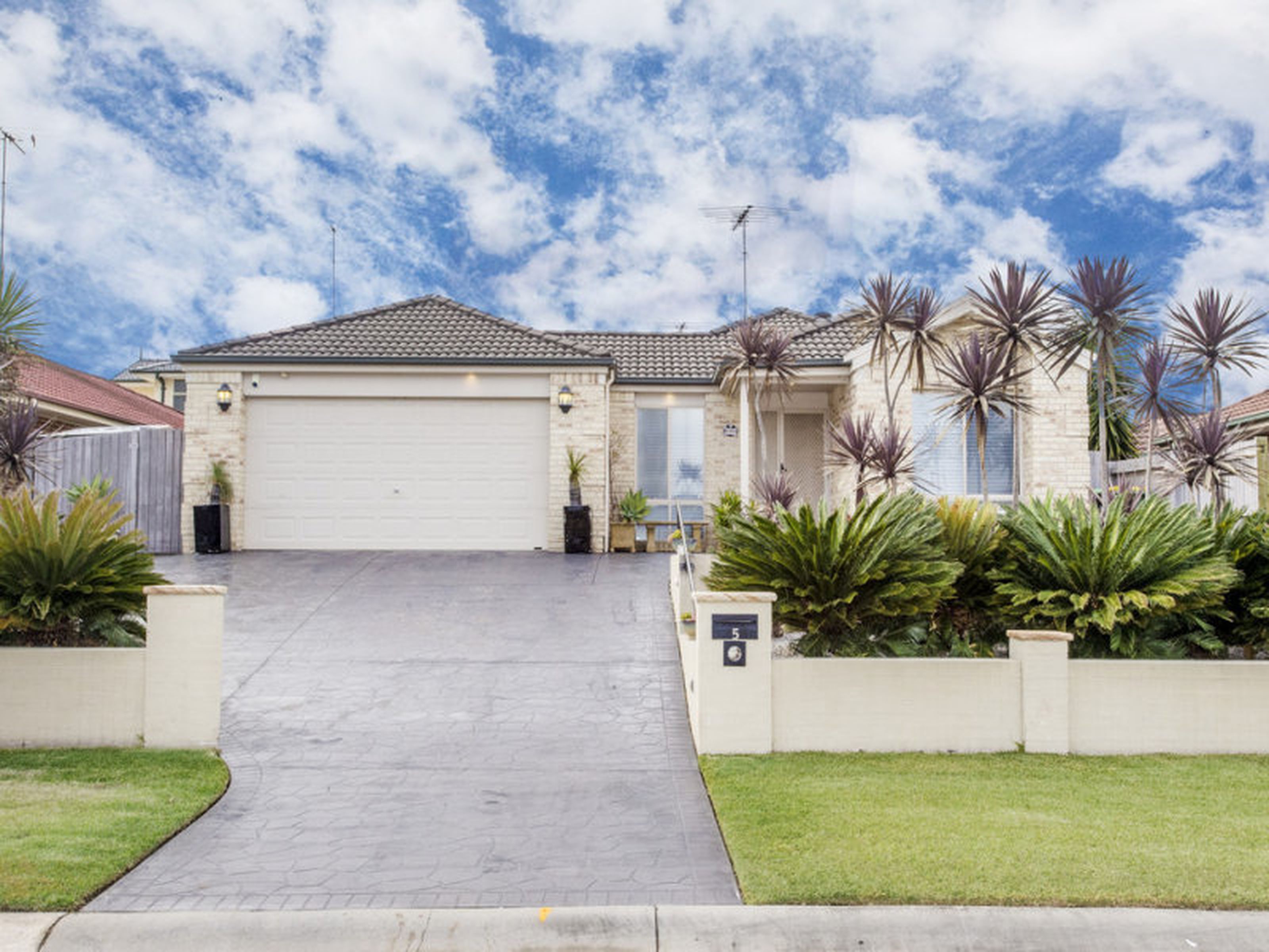 5 Woburn Place, GLENMORE PARK