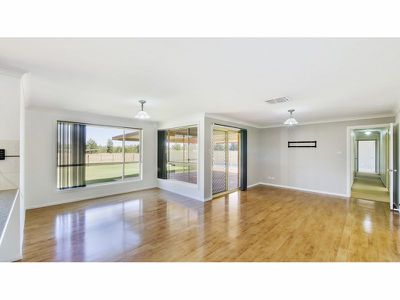 21R Wilfred Smith Drive, Dubbo