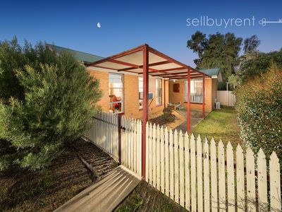 8 WARSAW CRESCENT, Wodonga