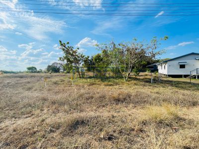 19 New Queen Road, Queenton