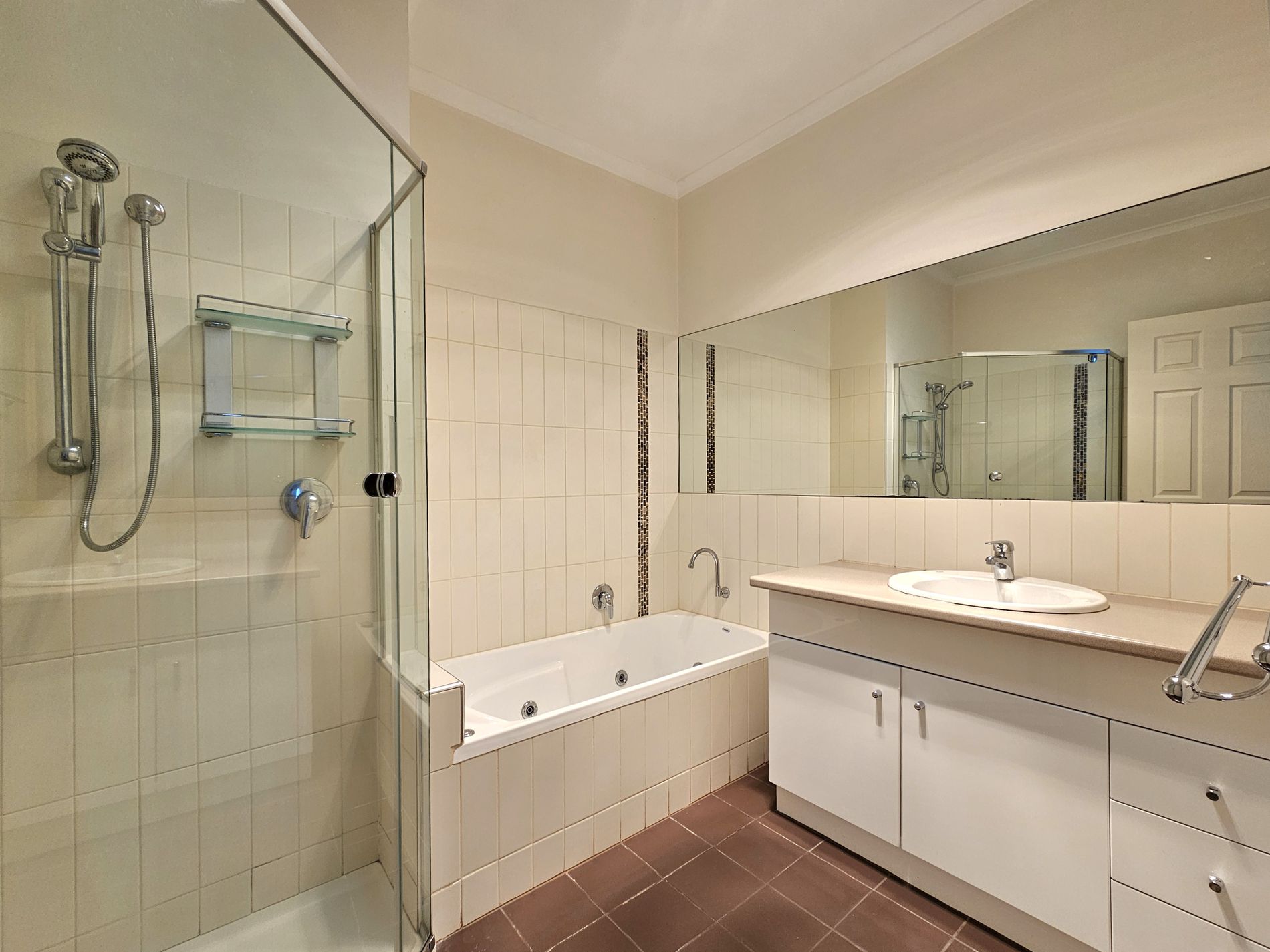 8 Paynes Road, Mount Waverley