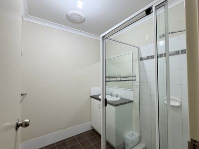 8 / 3 Great Eastern Highway, Somerville