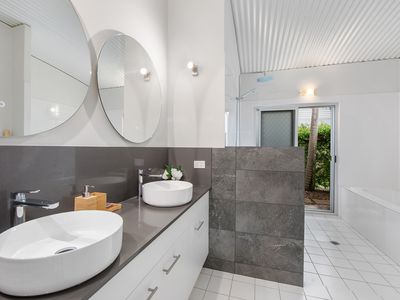 702 Casuarina Way, Casuarina